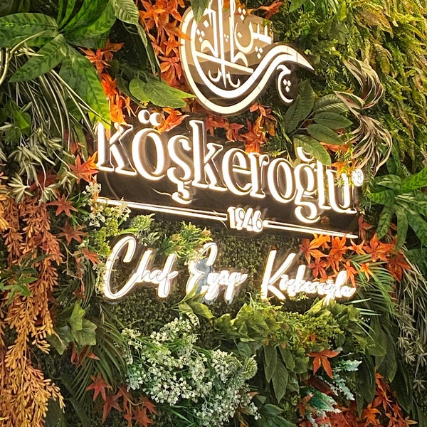 Foto diambil di Köşkeroğlu Baklava &amp; Restaurant oleh Filiz🙈🙉🙊 pada 5/9/2022