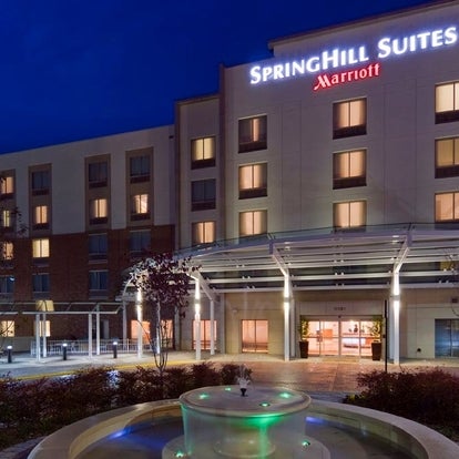 5/15/2014 tarihinde Joanne A.ziyaretçi tarafından SpringHill Suites by Marriott Fairfax Fair Oaks'de çekilen fotoğraf