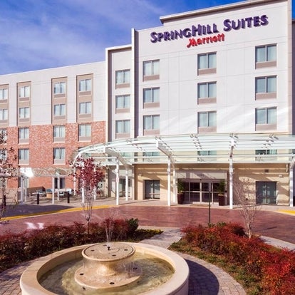 5/15/2014 tarihinde Joanne A.ziyaretçi tarafından SpringHill Suites by Marriott Fairfax Fair Oaks'de çekilen fotoğraf