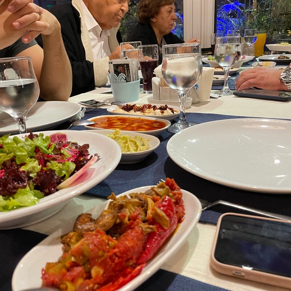 Foto diambil di Kalikratya Balık Restaurant oleh Beyza K. pada 9/29/2021