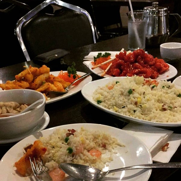 Снимок сделан в Hong Shing Chinese Restaurant пользователем Colin L. 10/14/2015