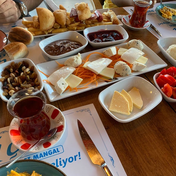 Foto diambil di Bahçeli Cafe &amp; Restaurant oleh . pada 9/29/2019