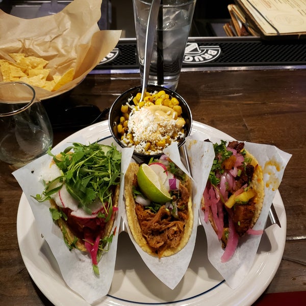 10/21/2019 tarihinde Fred P.ziyaretçi tarafından Taco Guild Gastropub'de çekilen fotoğraf