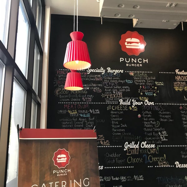 8/9/2018 tarihinde Susan K.ziyaretçi tarafından Punch Burger'de çekilen fotoğraf