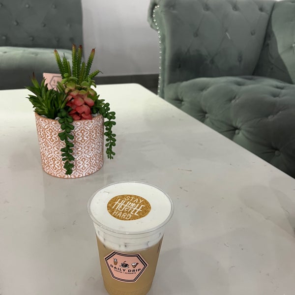 Daily Drip Coffee Shop in Glendale