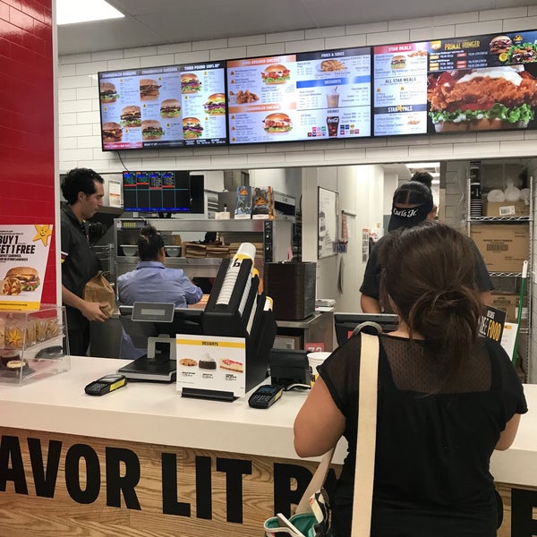 Carl's Jr. Fast Food Restaurant in Lakewood