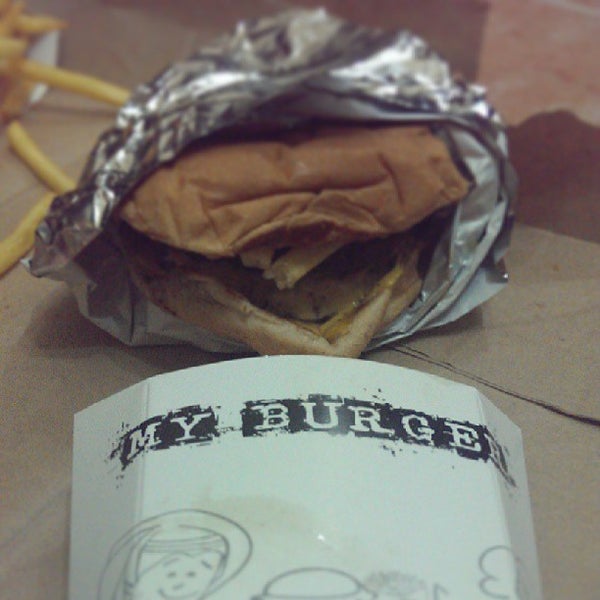 Foto diambil di My Burger oleh Yossef N. pada 9/21/2013