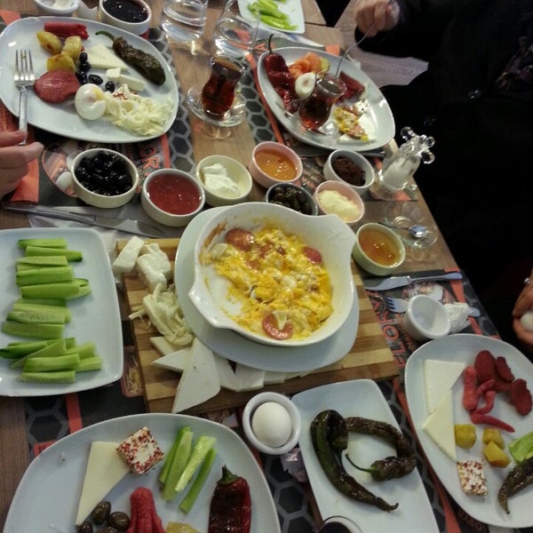 Foto scattata a Florya Café &amp; Restaurant da Tuğba Ö. il 1/27/2015
