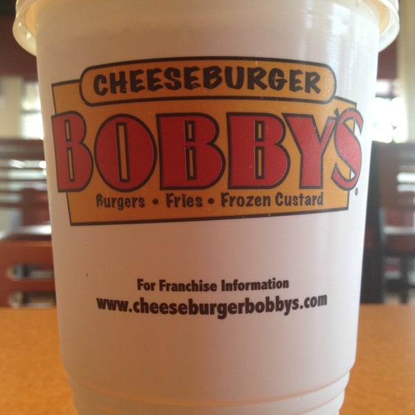 รูปภาพถ่ายที่ Cheeseburger Bobby&#39;s โดย Anthony P. เมื่อ 6/10/2013