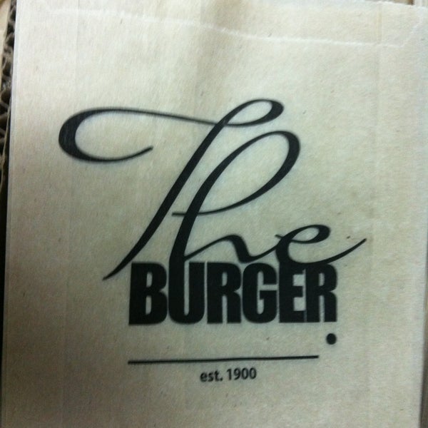 Foto tirada no(a) The Burger por Liana G. em 12/27/2012