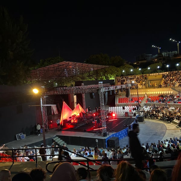 Photo taken at Atatürk Açık Hava Tiyatrosu by Nebi E. on 9/22/2022