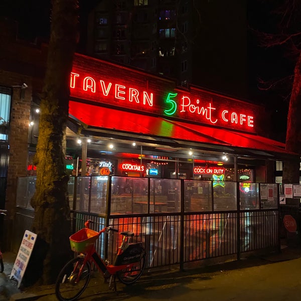 3/10/2022 tarihinde Andrew W.ziyaretçi tarafından The 5 Point Cafe'de çekilen fotoğraf