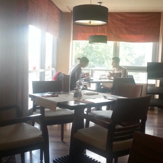 9/27/2013にBeusがSolier Cafe Étterem, Cukrászda és Kávézóで撮った写真