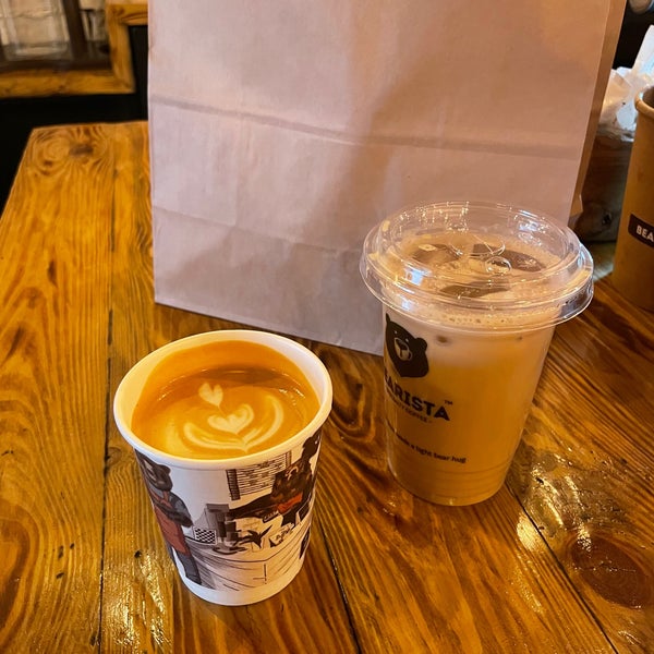 Foto tirada no(a) BEAR CUB ®️ Specialty coffee Roasteryمحمصة بير كب للقهوة المختصة por jody H. em 10/9/2022