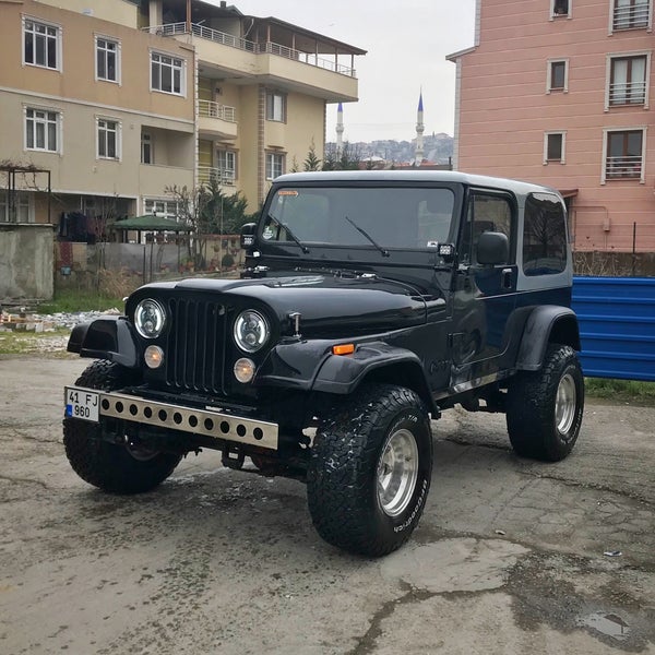 Джип в гараже. Мужская берлога в гараже. Джип гараж. Джип в гараже. Джип гараж.