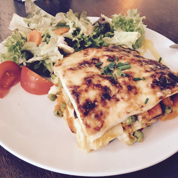 Super cozy cafe in a beautiful neighborhood. Several breakfast/brunch options and nice daily lunch options, including this tasty pumpkin lasagna. Quality/fresh ingredients and nice staff.