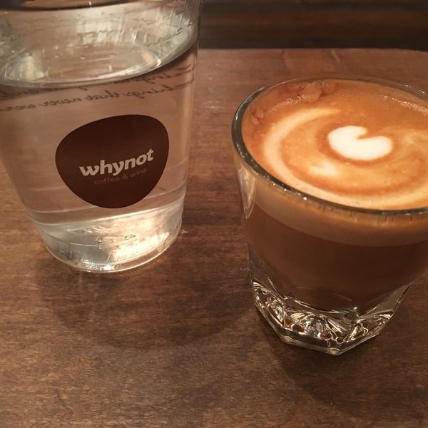 5/29/2017 tarihinde Zeb D.ziyaretçi tarafından Whynot Coffee'de çekilen fotoğraf