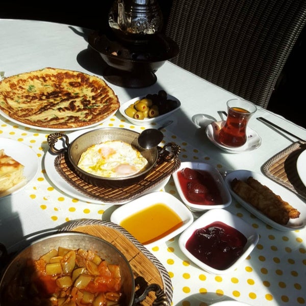 Photo taken at Kayadibi Saklıbahçe Restoran by Asli B. on 9/29/2018