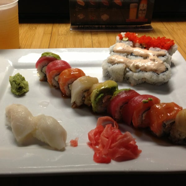 12/29/2013 tarihinde Alex G.ziyaretçi tarafından Sushi Bites'de çekilen fotoğraf