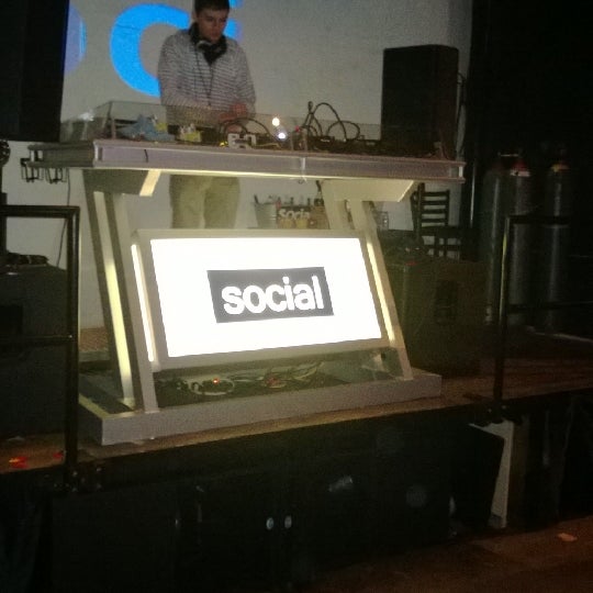 2/16/2014にCamilo M.がSocial Bar And Loungeで撮った写真