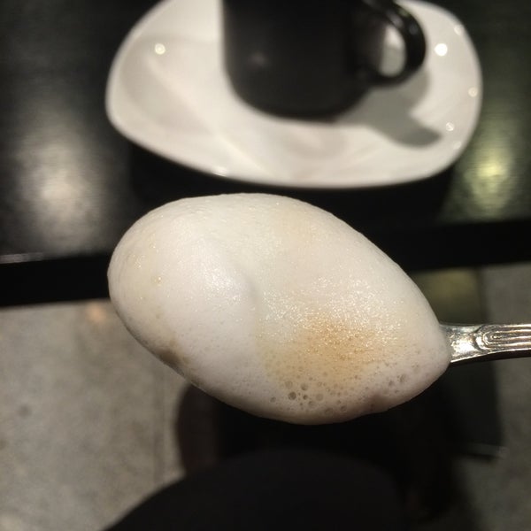 Photo taken at Coffee Room Hard Candy by Galiya 🐬 C. on 12/25/2014