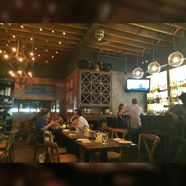 Foto tirada no(a) Aged Restaurant and Bar por Rahel Rahielda R. em 8/20/2015