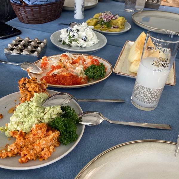 Foto diambil di Giritli Balık Restaurant oleh Sercan . pada 3/11/2021