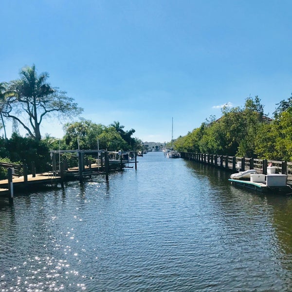 Great location view of the Bay is quaint and peaceful. Proximity to downtown 5th Ave . makes for an easy stroll, plus shuttle service to the pristine beaches.