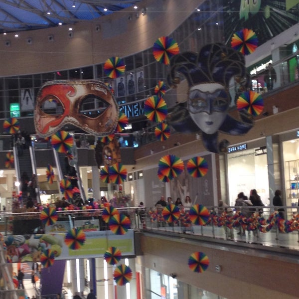 Foto scattata a The Mall Athens da Kalli S. il 2/9/2015
