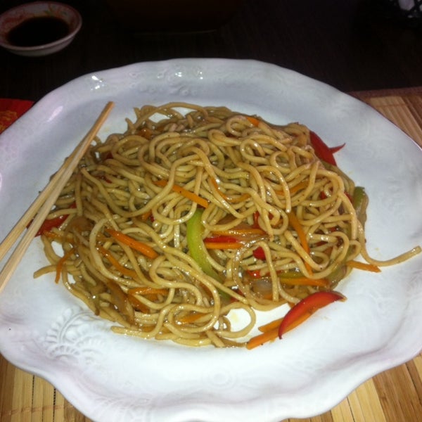 Das Foto wurde bei En Asian Kitchen &amp; Cafe von Duygu A. am 10/3/2014 aufgenommen