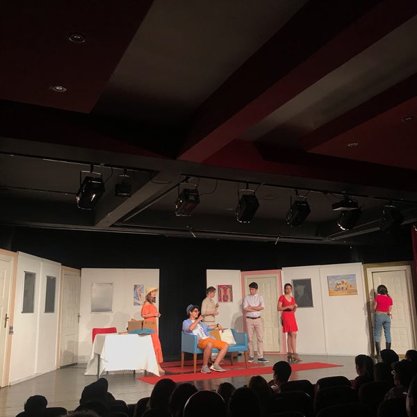 Foto diambil di Duru Tiyatro oleh Ceren A. pada 6/24/2019