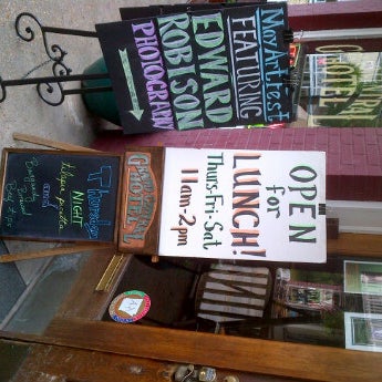 5/31/2012 tarihinde Dustin D.ziyaretçi tarafından Grand Taverne Restaurant &amp; Lounge'de çekilen fotoğraf