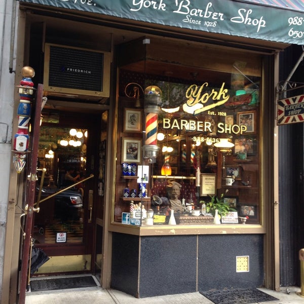 รูปภาพถ่ายที่ York Barber Shop โดย karen b. เมื่อ 5/11/2013