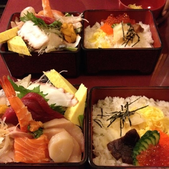 Снимок сделан в Sushi Go 55 пользователем Cecilia L. 3/16/2012
