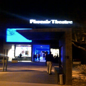 รูปภาพถ่ายที่ Phoenix Theatre โดย Mario Trejo R. เมื่อ 3/10/2012