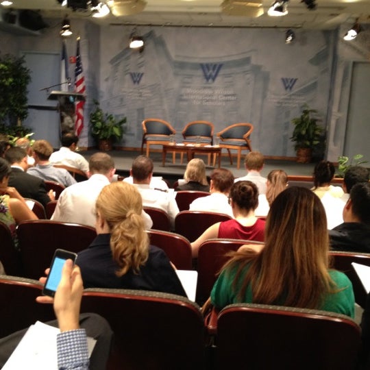 รูปภาพถ่ายที่ The Wilson Center โดย Malik Siraj A. เมื่อ 7/18/2012