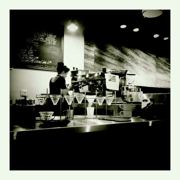 Das Foto wurde bei Eternity Coffee Roasters von Michael A. am 2/22/2012 aufgenommen