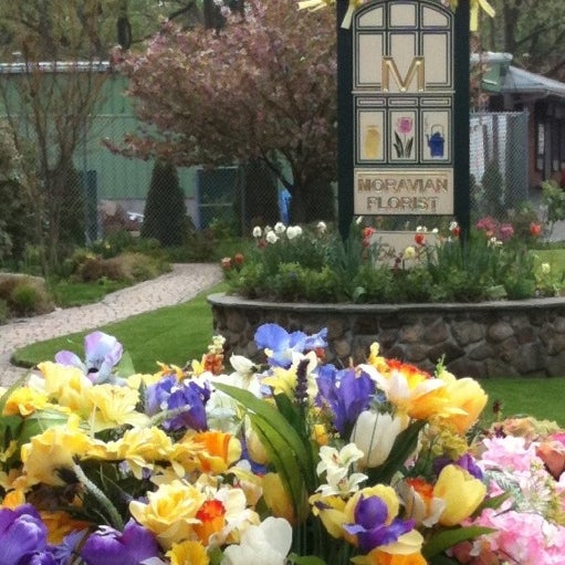 5/3/2011 tarihinde Joe G.ziyaretçi tarafından Moravian Florist'de çekilen fotoğraf