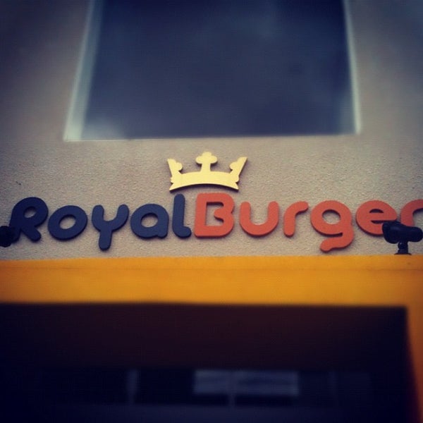 Photo prise au Royal Burger par Felipe S. le7/31/2012