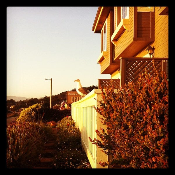 Photo taken at Sand Pebbles Inn Cambria by Anthony T. on 10/17/2011