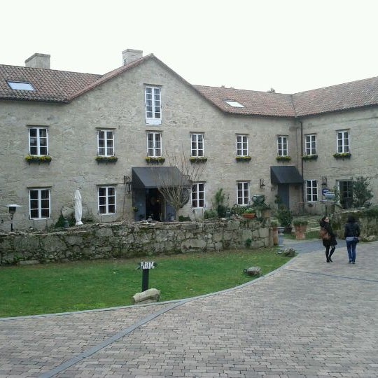 Foto diambil di Hotel Spa Relais &amp; Châteaux A Quinta Da Auga oleh Manu P. pada 3/5/2012