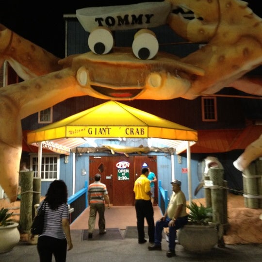 Снимок сделан в Giant Crab Seafood Restaurant пользователем Ahmed R. 6/26/2012