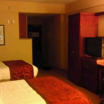 Photo taken at Courtyard by Marriott Greenville Downtown by Chad D. on 3/15/2012