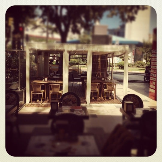 Снимок сделан в Fuala Cafe &amp; Restaurant FULYA пользователем MerAt 8/22/2012
