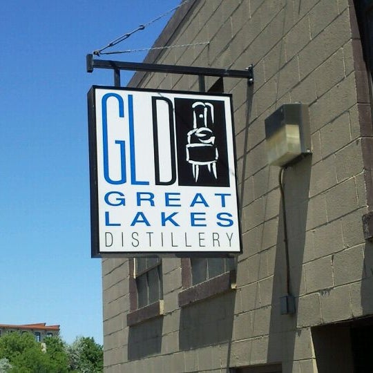 รูปภาพถ่ายที่ Great Lakes Distillery โดย Aaron R. เมื่อ 7/26/2011