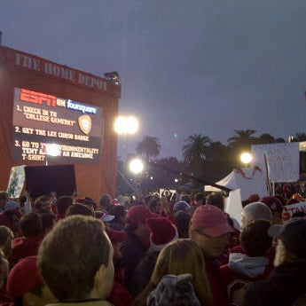 รูปภาพถ่ายที่ ESPN College GameDay โดย Lici D. เมื่อ 11/12/2011