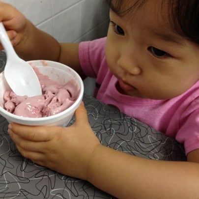 Foto tirada no(a) Pesso&#39;s Ices &amp; Ice Cream por Mary K. em 8/12/2012
