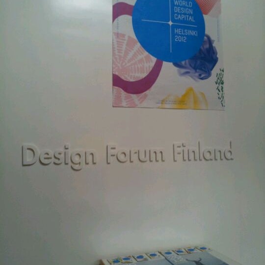 Foto diambil di Design Forum Shop oleh Krichanat M. pada 3/12/2012