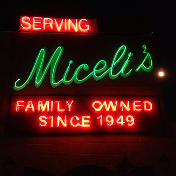 รูปภาพถ่ายที่ Miceli&#39;s Italian Restaurant โดย Jory F. เมื่อ 4/23/2012