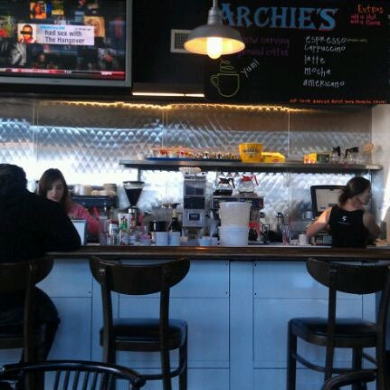 3/3/2012 tarihinde Deborah W.ziyaretçi tarafından Archie&#39;s Giant Hamburgers &amp; Breakfast'de çekilen fotoğraf
